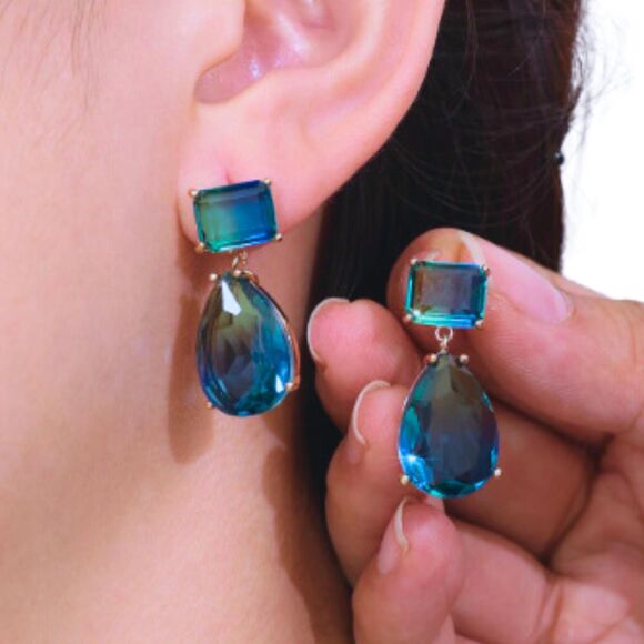 Shimmering Ocean Water Earrings,  Sparkling Blue Green Crystal Jewelry- NEW! - Picture 1 of 7